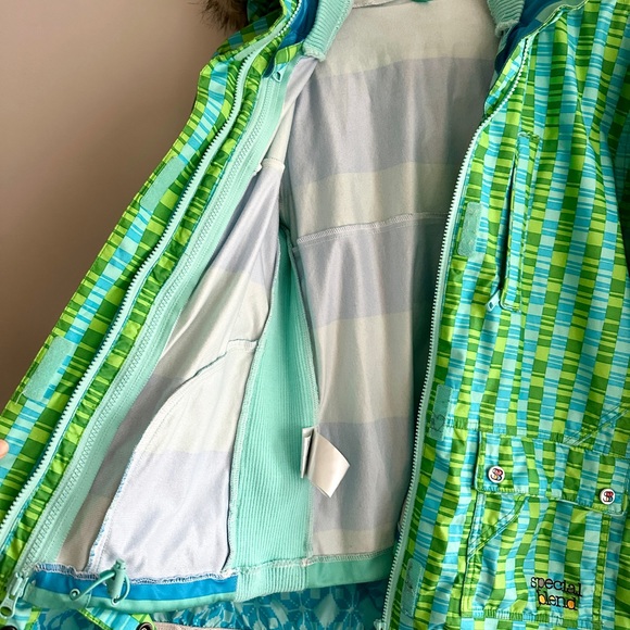 Special Blend Winter Coat with a Sweater Liner (2-in-1) - Picture 4 of 8